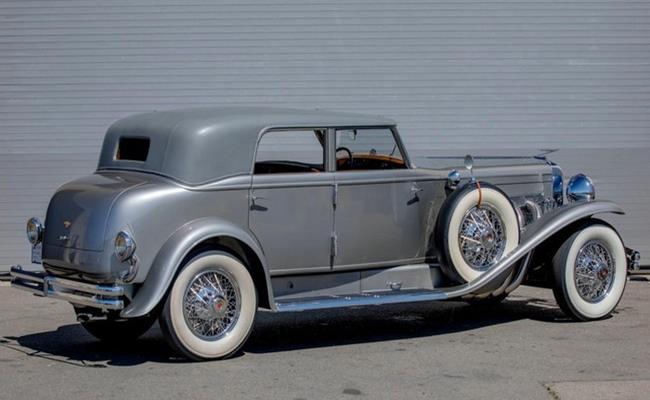 Duesenberg Model J là một trong những chiếc xe cổ được đánh giá cao nhất ở thời điểm hiện tại. Mô hình Duesenberg Model J này rất độc đáo vì chỉ có 1 phiên bản duy nhất được tinh chỉnh “body” kiểu Torpedo Berline do Rollston chế tạo.
