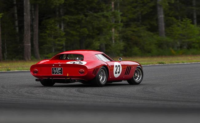 Ferrari 250 GTO 1962 được sản xuất giới hạn chỉ 33 chiếc, trong đó có nhiều chiếc được sử dụng để đua nên không còn nguyên bản. Vì vậy, những chiếc 250 GTO đã luôn là những chiếc Ferrari hiếm nhất trong lịch sử.
