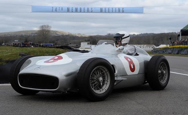 Chiếc xe Mercedes-Benz W196 từng cùng với tay đua Juan Manuel Fangio giành ngôi vô địch giải Grand Prix Đức và Thụy Sĩ năm 1954. Xe được bán đấu giá vào năm 2013 với giá 29,6 triệu USD (682 tỷ đồng).
