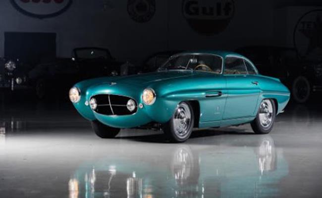 Fiat 8V Supersonic Ghia 1953 có thể sẽ trở thành mẫu xe đắt nhất trong lịch sử của Fiat khi nó được bán đấu giá tại sự kiện Amelia Island. Giới đầu tư và sưu tập xe cổ định giá chiếc Fiat này khoảng 1,9 triệu USD (43 tỷ đồng).
