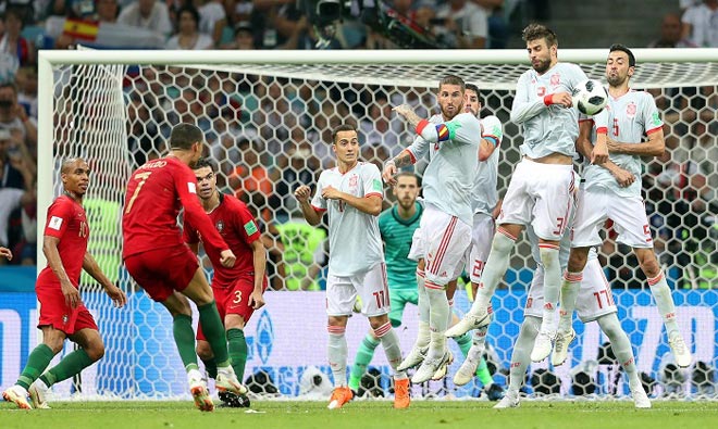 Ronaldo sút phạt gieo sầu cho De Gea và Tây Ban Nha ở World Cup 2018