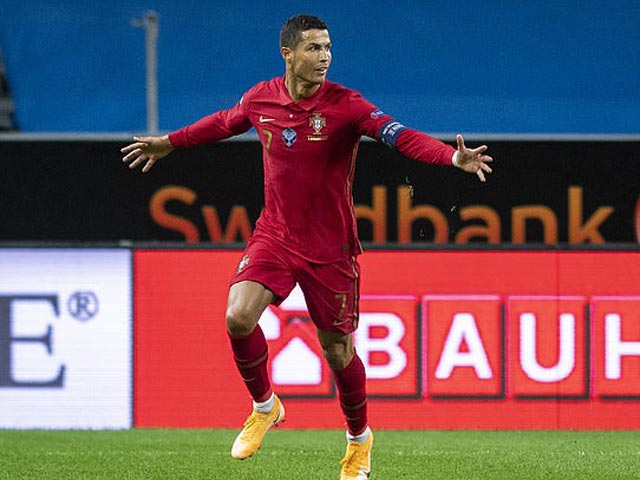 Ronaldo tỏa sáng với một cú đúp vào lưới Thụy Điển&nbsp;