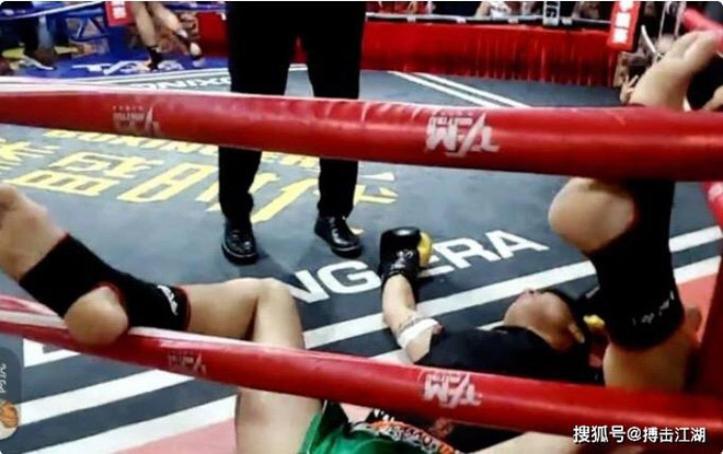 Diệp Đình sau đó nhận thua bằng knock-out