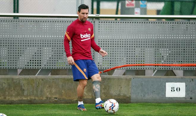 Messi không bị HLV Koeman cô lập ở Barca, đón tin mừng từ Suarez - 1