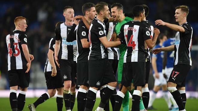 Newcastle gặp khó vì giới chủ không kịp sang nhượng