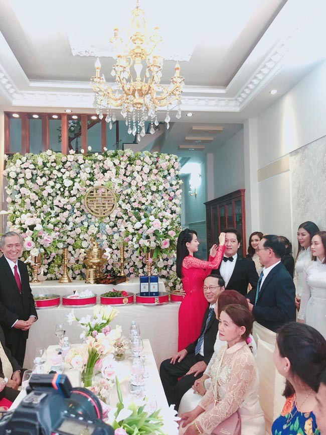 Hình ảnh tư gia của gia đình Nhã Phương cũng hiếm hoi lắm mới được tiết lộ trong ngày cưới của cô với Trường Giang.
