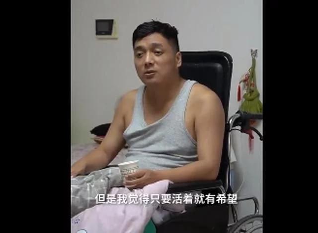 Câu chuyện buồn của người đàn ông 31 tuổi này khiến cư dân mạng Trung Quốc vô cùng thương xót.