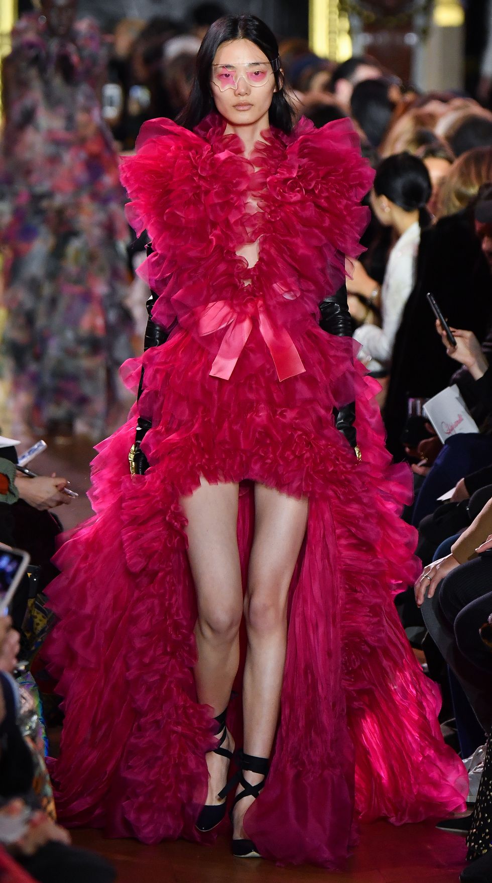 Shocking Pink, màu hồng làm nên tên tuổi của nhà thiết kế Schiaparelli - 7