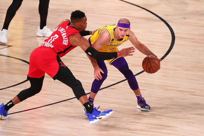 Houston Rockets (áo đỏ) tiếp tục thua Los Angeles Lakers