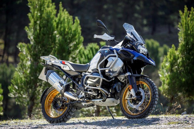 10. BMW R1250GSA “bá chủ” về quãng đường đi xa trong danh sách này. Với bình xăng 30 lít, mẫu xe R125-GSA của BMW có khả năng di chuyển được quãng đường lên tới gần 400 dặm (643,73 km).