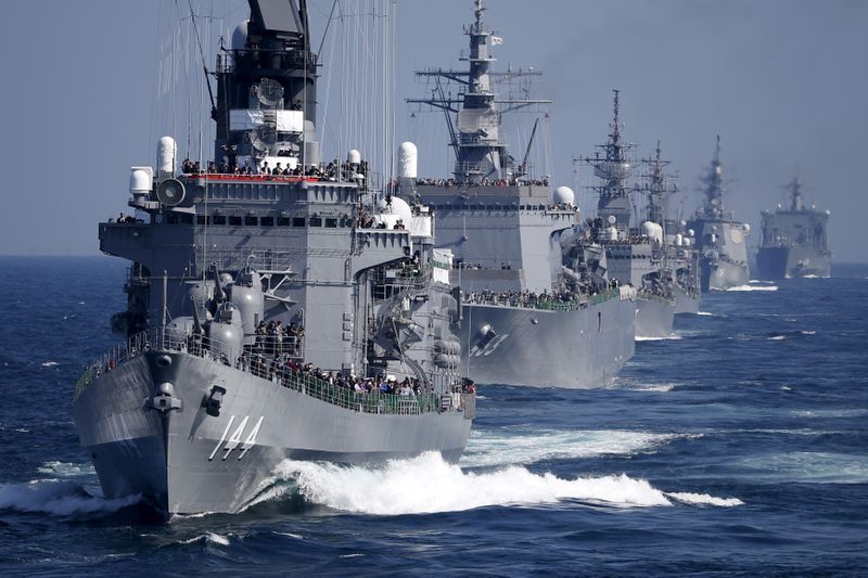 Đội tàu chiến Nhật Bản tập trận (ảnh: Reuters)