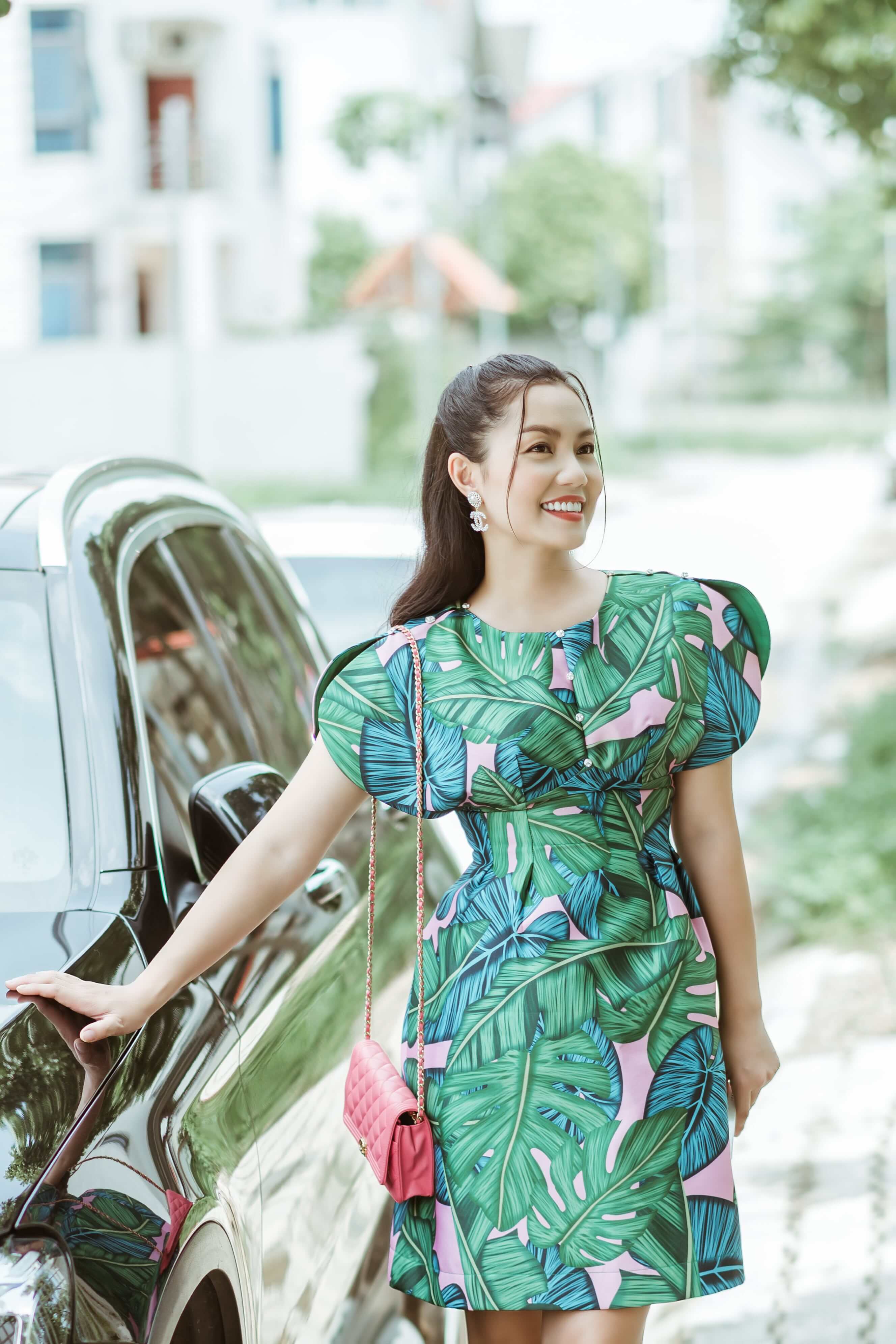 MV là lời nhắn nhủ của nữ ca sĩ tới hai cô con gái