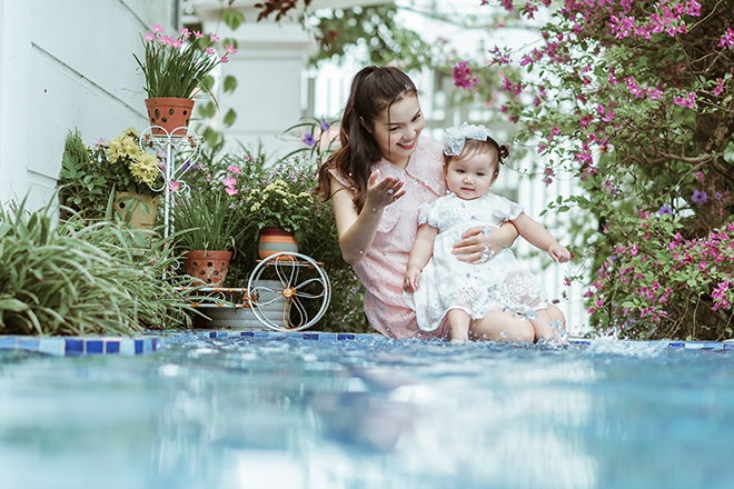 Khán giả "đốn tim" trước vẻ đẹp như búp bê của bé MiA