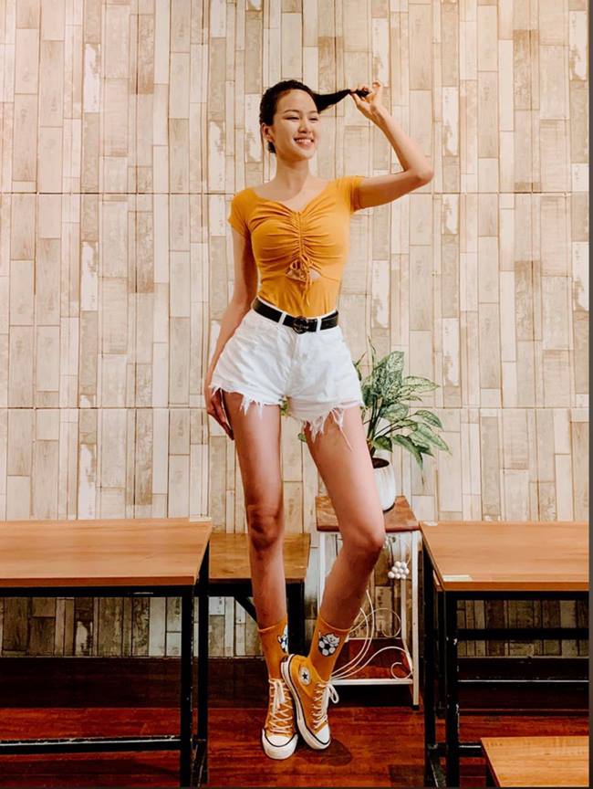 Với hình thể chuẩn như siêu mẫu, fan sắc đẹp còn mạnh dạn bỏ phiếu Người đẹp áo tắm cho Trần Thị Yến.
