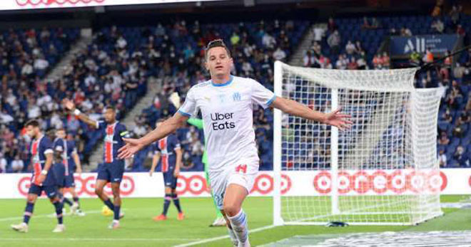 Thauvin ăn mừng bàn thắng giúp Marseille&nbsp;dẫn trước đội chủ sân Công viên các Hoàng tử