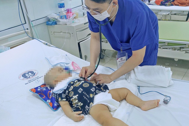 Bệnh nhi được điều trị tích cực tại Bệnh viện Sản Nhi tỉnh Phú Thọ.