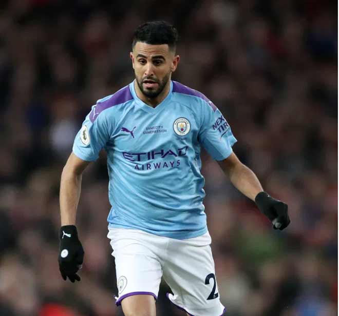 Riyah Mahrez và đồng đội Aymeric Laporte vẫn đang phải cách ly ở Anh để điều trị Covid-19