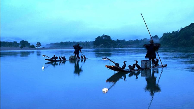 Sông Nam Khê, Chiết Giang: Với cảnh núi non và bờ biển trải dài cùng những ngôi nhà cổ kính, sông Nam Khê chắc chắn đã trở thành cái nôi của bức tranh thủy mặc cổ điển của Trung Quốc.&nbsp;
