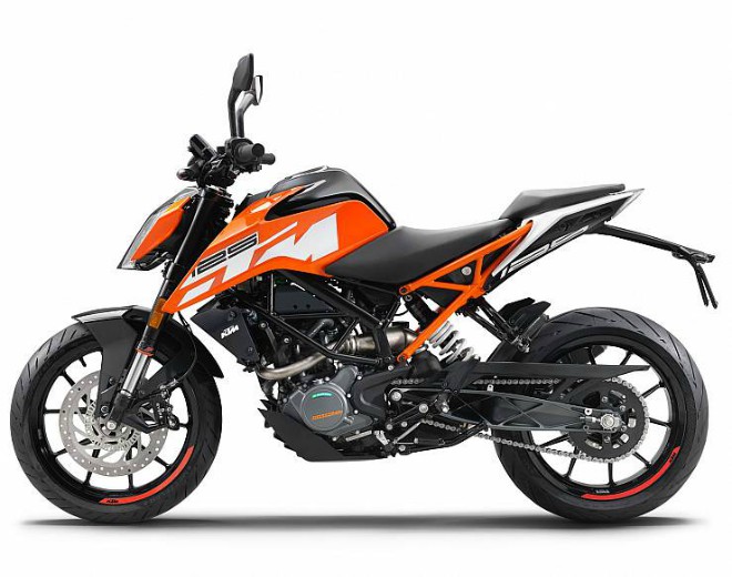 8. KTM 125 Duke có trọng lượng nhẹ, khung thép ống nhỏ gọn, động cơ cho công suất 15 mã lực, hệ thống treo chất lượng, đồng hồ LCD sắc nét và đèn pha LED.