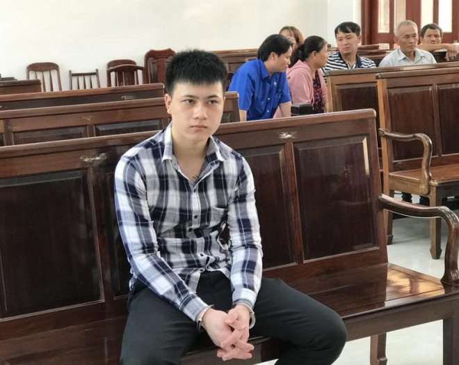 Bị cáo Phan Quang Linh tại tòa ngày 17-9. Ảnh: M.Vương