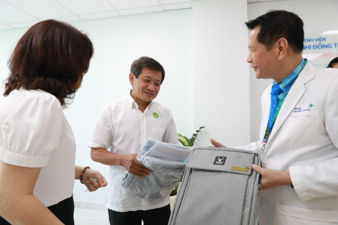 Lãnh đạo Bệnh viện Nhi Đồng Thành phố tạo điều kiện cho ông Đoàn Ngọc Hải làm việc thiện