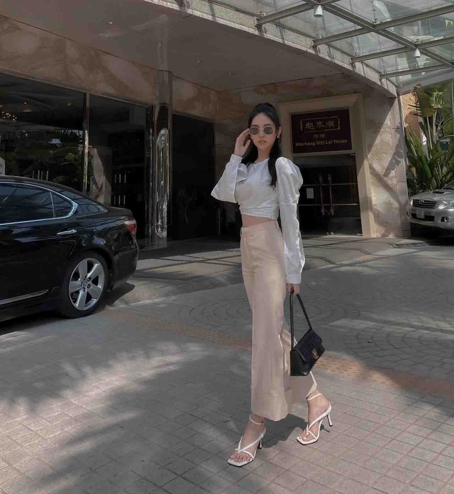 Cô nàng luôn được khen ngợi về gu thời trang biến hóa đa dạng.