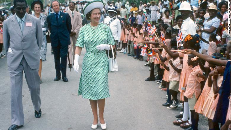 Nữ hoàng Anh thăm đảo quốc&nbsp;Barbados&nbsp;năm 1977.