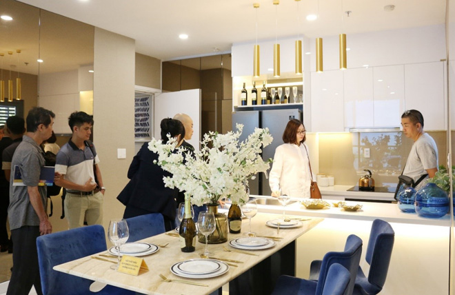 Cung ít cầu nhiều khiến phân khúc căn hộ vẫn được giới đầu tư săn đón.