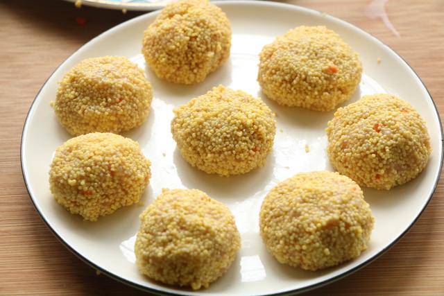 Cho ức gà hấp cách thuỷ 15-20 phút là có thể ăn được.&nbsp;