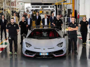 Ngắm xe - Lamborghini xuất xưởng chiếc Aventador thứ 10.000