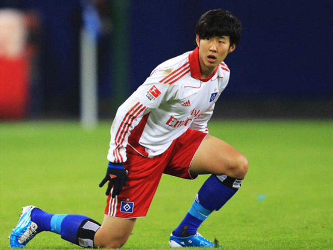 Son Heung Min bắt đầu sự nghiệp thi đấu chuyên nghiệp trong màu áo Hamburg