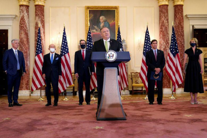 Ngoại trưởng Mike Pompeo thông báo chính quyền Tổng thống Donald Trump khôi phục lệnh trừng phạt nhằm vào Iran. Ảnh: Reuters