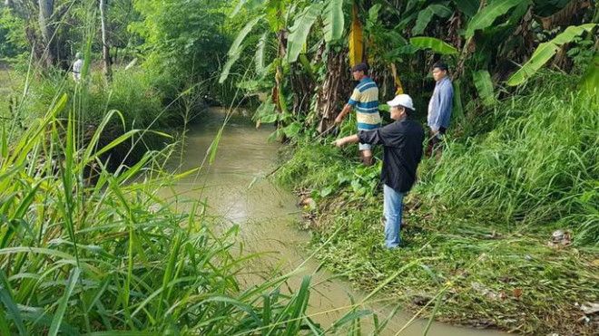 Hàng trăm người chui xuống cống tìm người phụ nữ bị nước cuốn ở Đồng Nai - 2