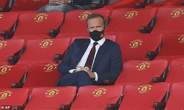 Phó chủ tịch Ed Woodward bị Evra chỉ trích