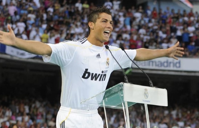 Ronaldo ra mắt Real