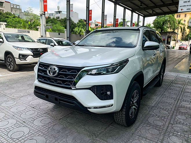 Toyota Fortuner đời 2019 &#34;xả kho&#34; giảm giá tới 200 triệu đồng - 3