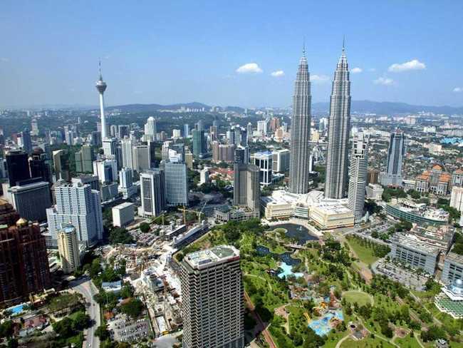 16. Tháp đôi Petronas 1

Chiều cao: 452 m

Số tầng: 88

Địa điểm: Kuala Lumpur, Malaysia

Ngày hoàn thành: 1998
