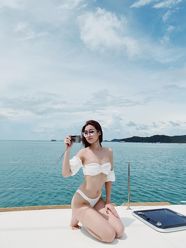 Người đẹp nhận được nhiều lời khen ngợi về body gợi cảm. Với số đo chuẩn, Mỹ Linh xứng danh mỹ nhân bikini trong showbiz Việt.
