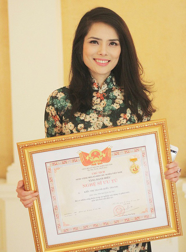 Kiều Thanh nhận danh hiệu NSƯT năm 2015
