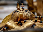 Media - Nhìn gần quan tài bằng vàng nguyên khối của Pharaoh Tutankhamun