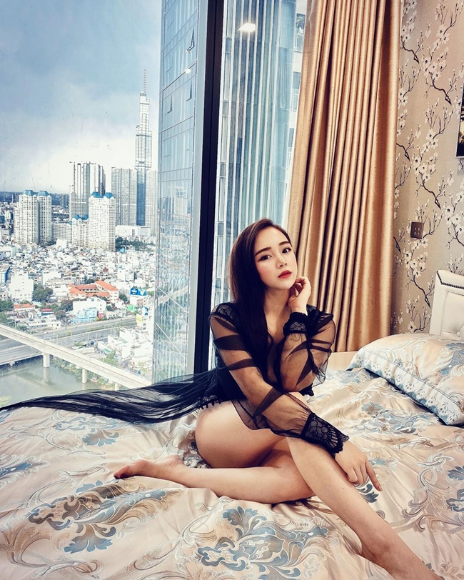 Hot girl Nhã Tiên thường xuyên đăng tải những khoảnh khắc sexy trên trang cá nhân.

