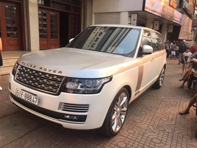 Range Rover SVAutobiography của ông chủ Trung Nguyên cũng có giá hơn 5 tỷ đồng.