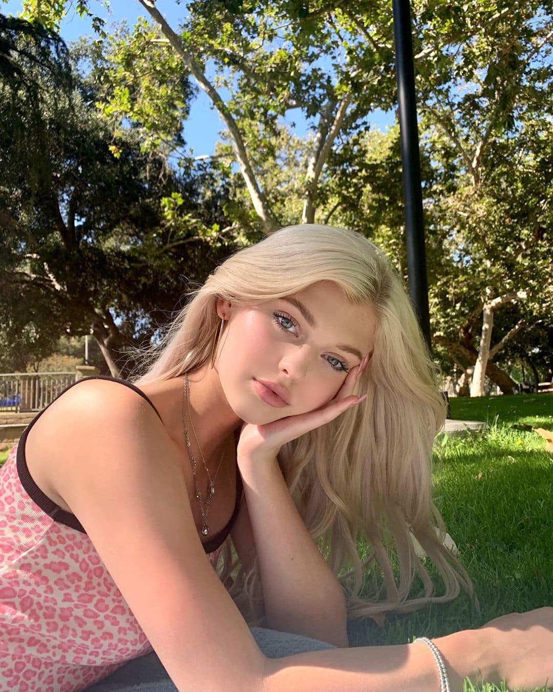 Loren Gray có thói quen chăm điểm hàng ngày và&nbsp;thường không quá cầu kỳ.