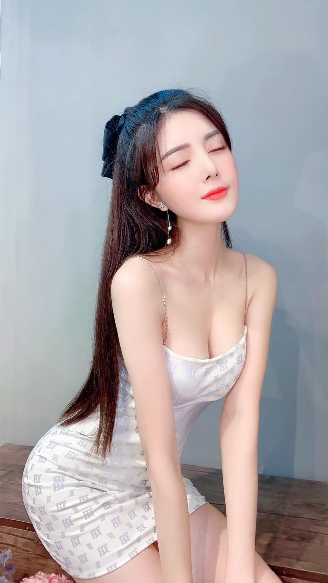 Theo thời gian, dung nhan của hot girl Sài thành ngày càng mặn mà và gợi cảm hơn.&nbsp;
