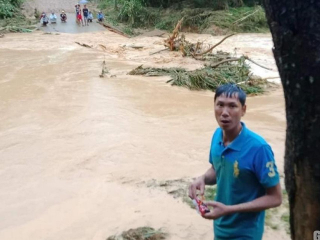 Quảng Nam: Xót cảnh chiến sỹ biên phòng mất nhà sau lũ ống