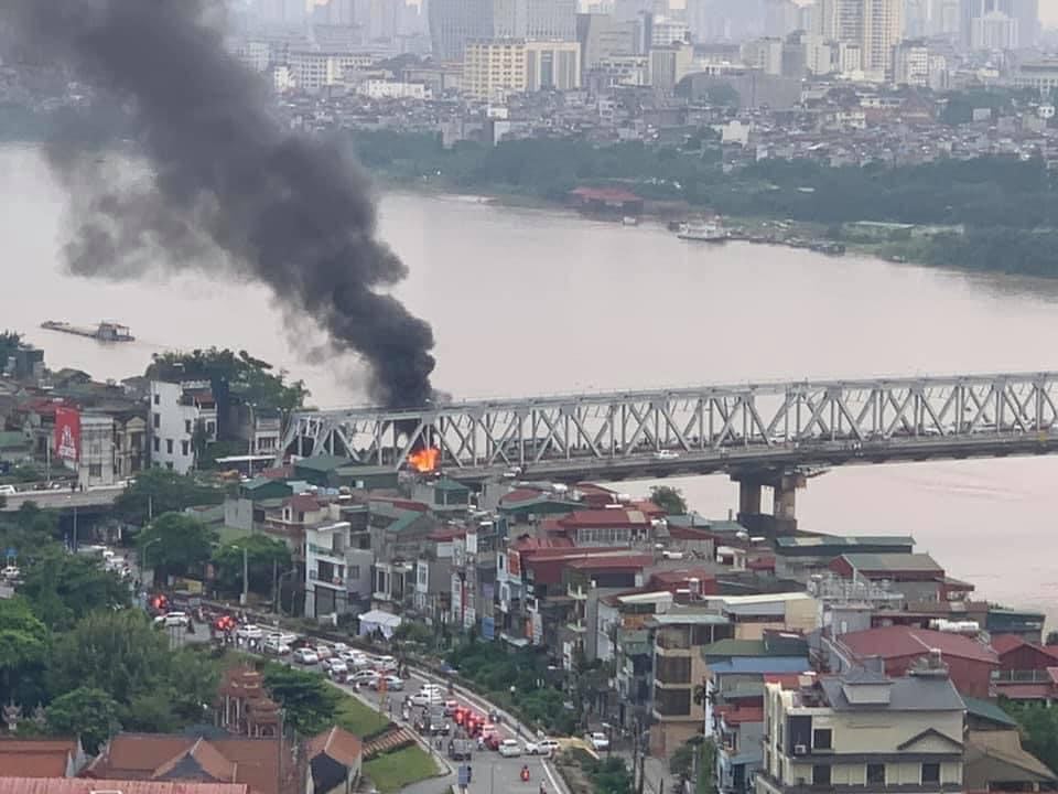 Toàn cảnh vụ cháy.