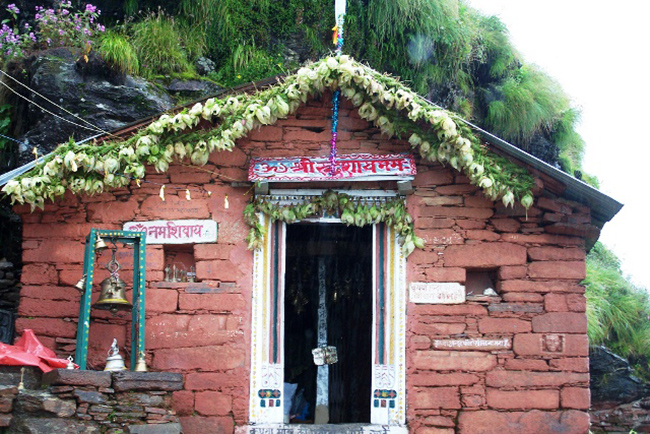 Rudranath, Uttarahand: Một ngôi đền Hindu khác thu hút sự chú ý của khách du lịch toàn cầu, Rudranath là thiên đường của những người đi bộ đường dài được tìm thấy ở độ cao khoảng 3600 m so với mực nước biển. 
