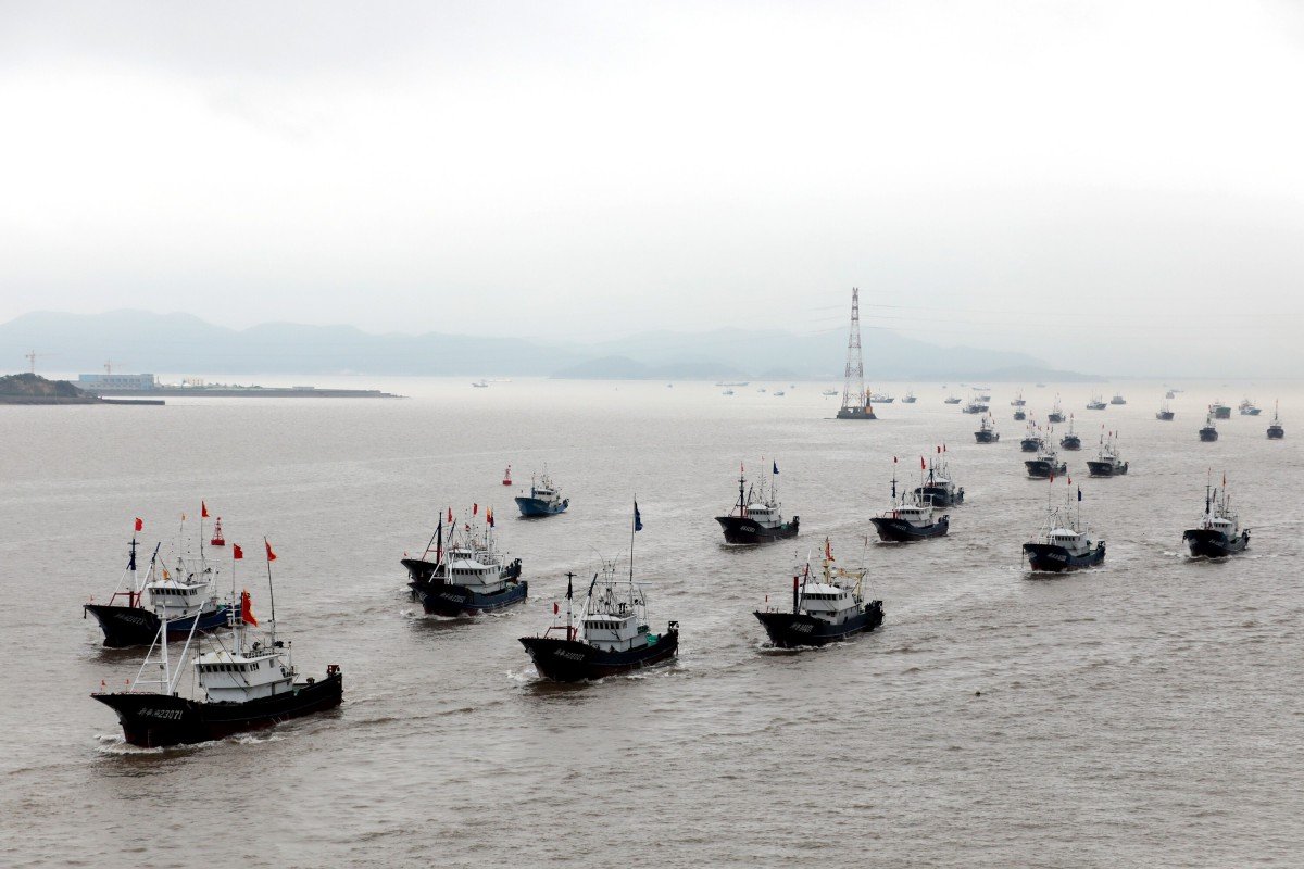 Tàu cá Trung Quốc đổ ra Biển Hoa Đông sau khi lệnh cấm đánh bắt hết hiệu lực.