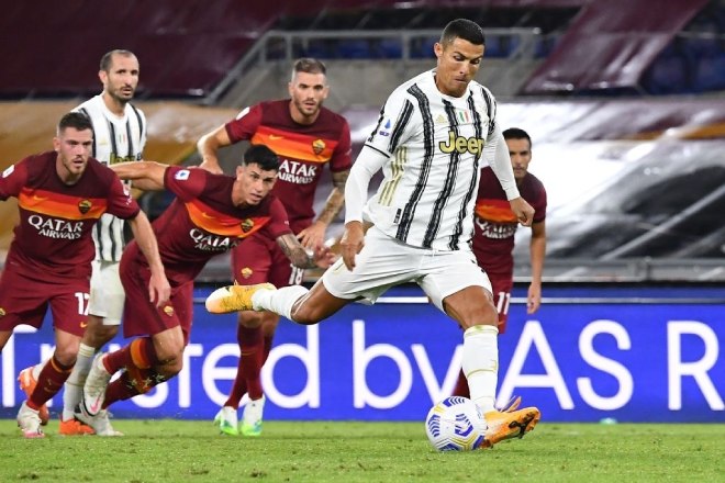 Ronaldo lập cú đúp mang về 1 điểm cho Juventus