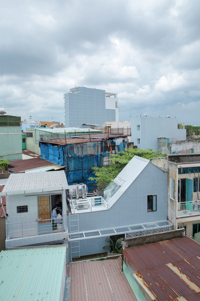 Dự án liên quan đến việc sửa sang lại một ngôi nhà nằm khiêm tốn dọc theo một trong những con hẻm Sài Gòn.
